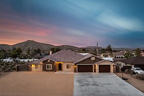 Gambel by Avantstayjtree Escape w/ Entertainers Yard, & Firepit, 3000s