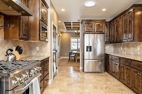 Gambel by Avantstayjtree Escape w/ Entertainers Yard, & Firepit, 3000s