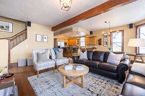 Steps to Ski Gondola, Restored Victorian Home w/ Hot Tub Raddon by Ava