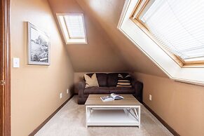 Steps to Ski Gondola, Restored Victorian Home w/ Hot Tub Raddon by Ava