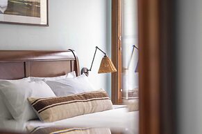 Steps to Ski Gondola, Restored Victorian Home w/ Hot Tub Raddon by Ava