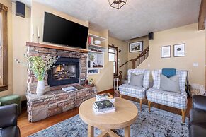 Steps to Ski Gondola, Restored Victorian Home w/ Hot Tub Raddon by Ava