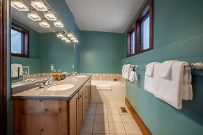 Steps to Ski Gondola, Restored Victorian Home w/ Hot Tub Raddon by Ava