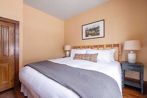 Steps to Ski Gondola, Restored Victorian Home w/ Hot Tub Raddon by Ava