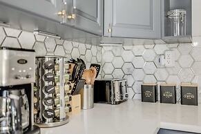 Tidal by Avantstay Gorgeous Home Close to Beaches w/ Pool