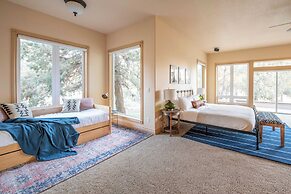 Powell by Avantstay Secluded Home Only 10 Mins From DT Bend w/ Hot Tub