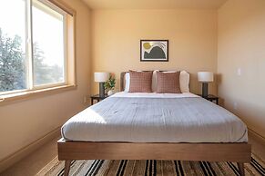 Powell by Avantstay Secluded Home Only 10 Mins From DT Bend w/ Hot Tub