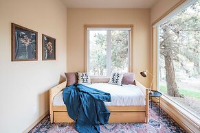 Powell by Avantstay Secluded Home Only 10 Mins From DT Bend w/ Hot Tub