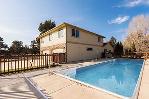 Powell by Avantstay Secluded Home Only 10 Mins From DT Bend w/ Hot Tub