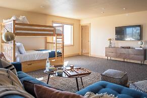 Powell by Avantstay Secluded Home Only 10 Mins From DT Bend w/ Hot Tub