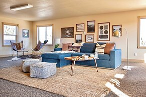 Powell by Avantstay Secluded Home Only 10 Mins From DT Bend w/ Hot Tub