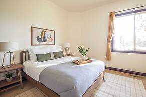 Powell by Avantstay Secluded Home Only 10 Mins From DT Bend w/ Hot Tub