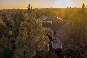 Powell by Avantstay Secluded Home Only 10 Mins From DT Bend w/ Hot Tub