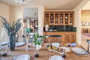 Powell by Avantstay Secluded Home Only 10 Mins From DT Bend w/ Hot Tub