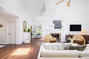 Wisteria by Avantstay Bright & Spacious Home w/ Pool & Entertainers Pa