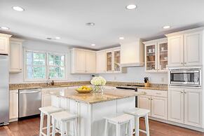 Wisteria by Avantstay Bright & Spacious Home w/ Pool & Entertainers Pa