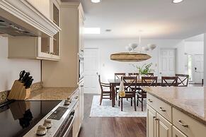 Wisteria by Avantstay Bright & Spacious Home w/ Pool & Entertainers Pa