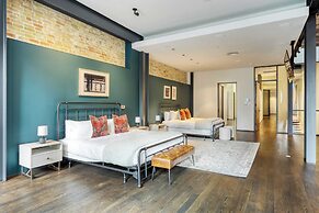 Paramount Place by Avantstay 4 Story Apartment in Heart of Austin w/ M