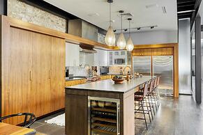 Paramount Place by Avantstay 4 Story Apartment in Heart of Austin w/ M