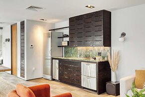 Paramount Place by Avantstay 4 Story Apartment in Heart of Austin w/ M