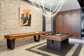 Paramount Place by Avantstay 4 Story Apartment in Heart of Austin w/ M