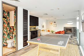 Paramount Place by Avantstay 4 Story Apartment in Heart of Austin w/ M