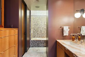 Paramount Place by Avantstay 4 Story Apartment in Heart of Austin w/ M