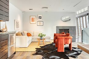 Paramount Place by Avantstay 4 Story Apartment in Heart of Austin w/ M