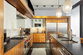 Paramount Place by Avantstay 4 Story Apartment in Heart of Austin w/ M