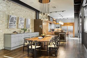 Paramount Place by Avantstay 4 Story Apartment in Heart of Austin w/ M