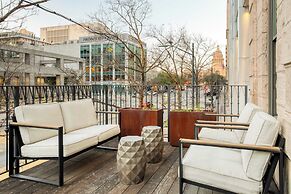 Paramount Place by Avantstay 4 Story Apartment in Heart of Austin w/ M