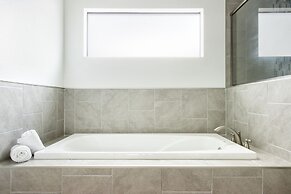 Sirenia by Avantstay Gorgeous Cape Coral Home w/ Pool & Modern Interio