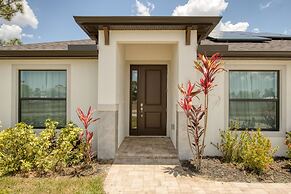 Sirenia by Avantstay Gorgeous Cape Coral Home w/ Pool & Modern Interio