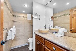 Hono Hideaway by Avantstay Ka'anapali Shores Resort Home on the Beach!