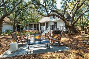 Orchard by Avantstay Whimsical Home w/ Lush Backyard