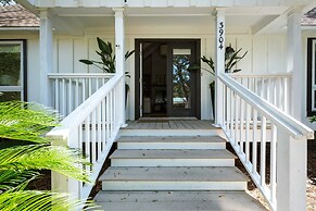 Orchard by Avantstay Whimsical Home w/ Lush Backyard