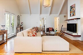 Orchard by Avantstay Whimsical Home w/ Lush Backyard