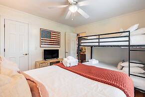 Orchard by Avantstay Whimsical Home w/ Lush Backyard