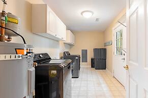 Orchard by Avantstay Whimsical Home w/ Lush Backyard