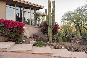 Red Rock by Avantstay Desert Hideaway w/ View & Pool