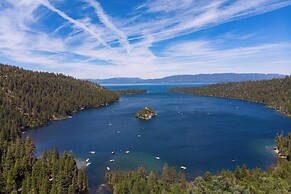 Sockeye by Avantstay Modern 2 BR Condo w/ Access to Northstar Resort C