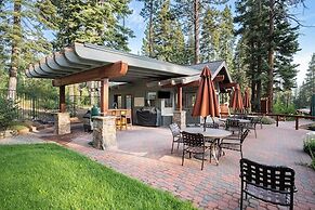Sockeye by Avantstay Modern 2 BR Condo w/ Access to Northstar Resort C