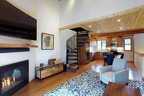 Sockeye by Avantstay Modern 2 BR Condo w/ Access to Northstar Resort C