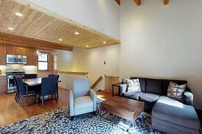 Sockeye by Avantstay Modern 2 BR Condo w/ Access to Northstar Resort C