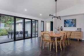 Vancouver's End by the BnB Collection