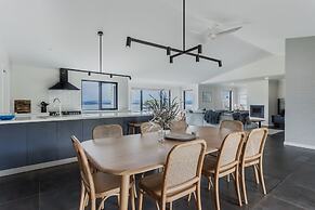 Vancouver's End by the BnB Collection