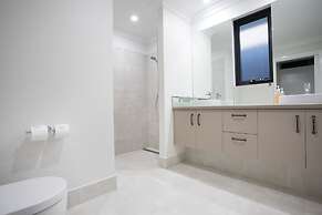 Vancouver's End by the BnB Collection