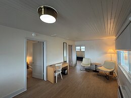 The Ours at Geneva on the Lake