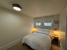 The Ours at Geneva on the Lake