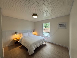 The Ours at Geneva on the Lake